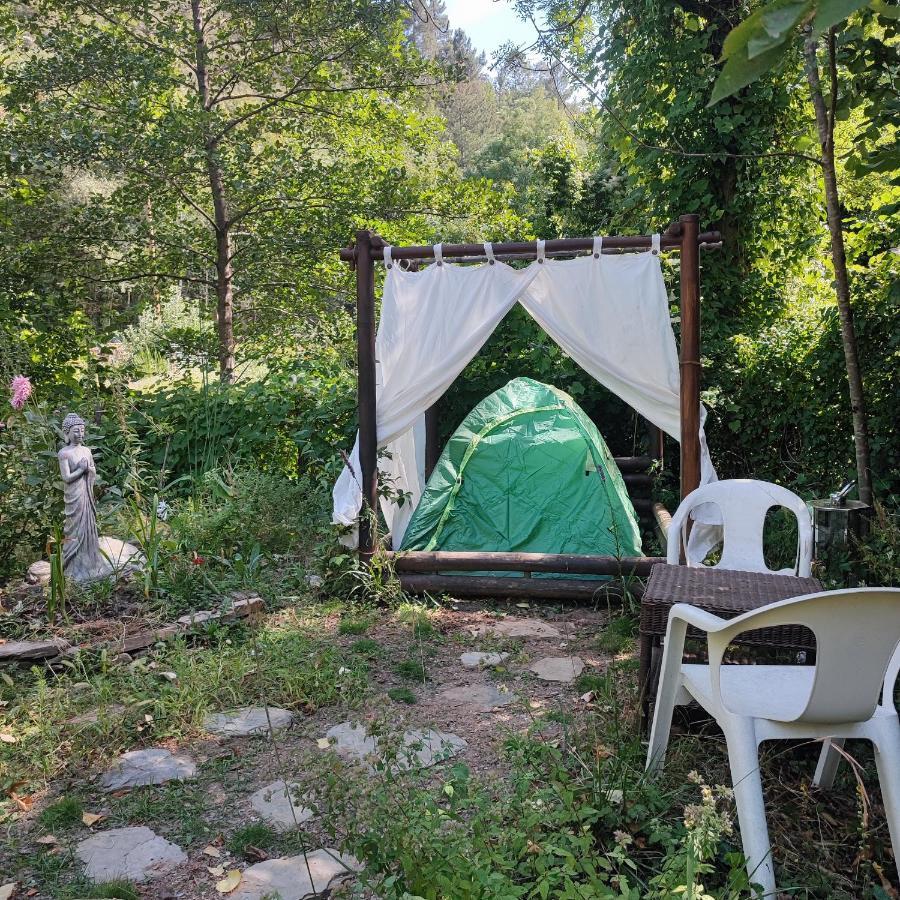 Tente Dans Gazebo Thai Dans Jardin En Bord De Riviere Saint-Andre-de-Valborgne Exterior photo