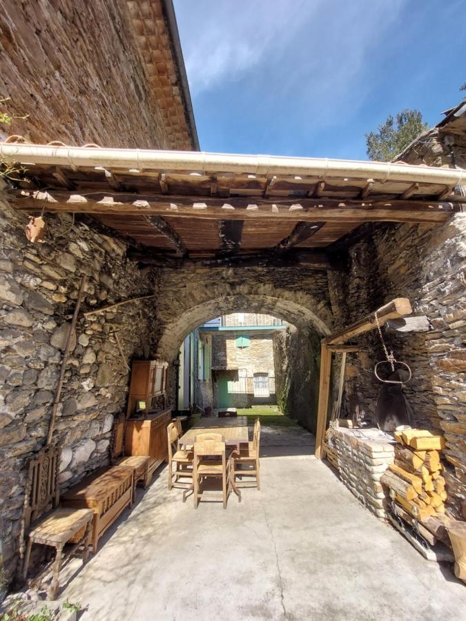 Tente Dans Gazebo Thai Dans Jardin En Bord De Riviere Saint-Andre-de-Valborgne Exterior photo